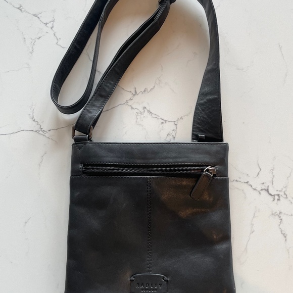 Radley London black crossbody - Picture 1 of 7